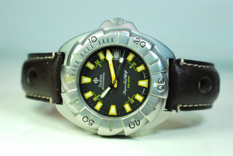 ( SOLD IN U.S.A. ) ZODIAC SUPER SEA WOLF 100 ATM - 1000 meters - exceptional general condition