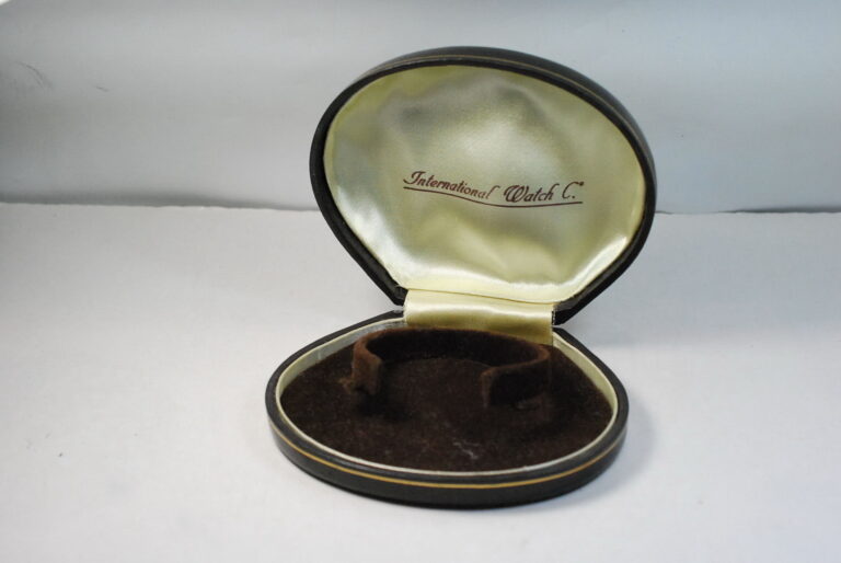IWC - International Watch Company scatola a conchiglia per orologi da uomo