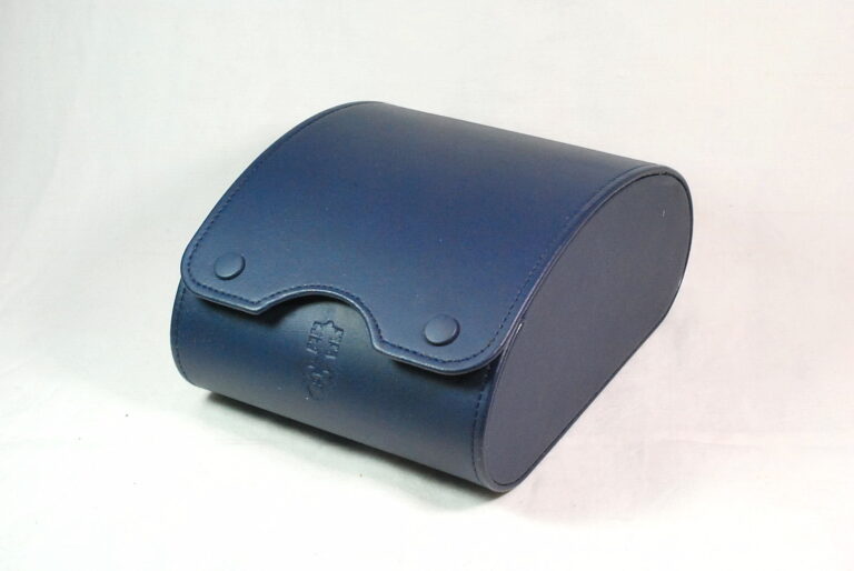 CORUM di produzione moderna di colore blu - completa di copri scatola originale