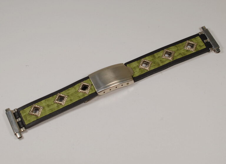 particular TROPIC style men's strap in green / black rubber with metal inserts - NEW OLD STOCK from 60s / 70s