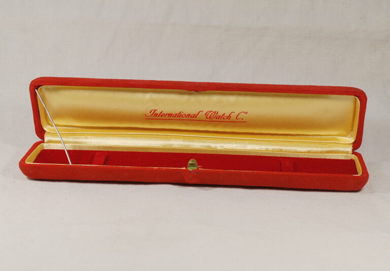 IWC Women's Watches Box - Restoration of the 1950s Warehouse