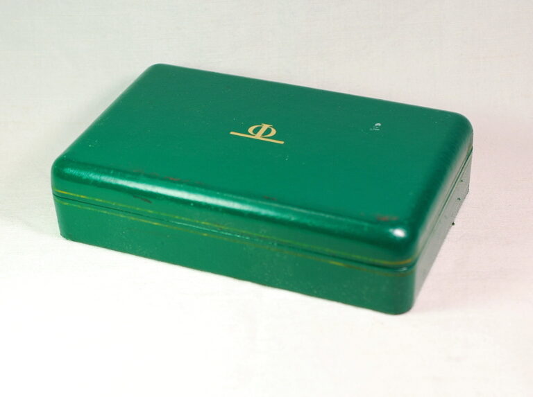 ( SOLD IN ITALY ) BAUME MERCIER box for men's watches and chronographs presumably from the 1980s