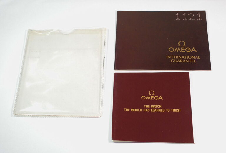 OMEGA libretto di garanzia per orologi anni '80 - completo di libretto ed astuccio trasparente