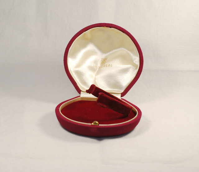 UNIVERSAL GENEVE rare vintage clamshell box - for rectangular men's watches or ladies' watches - NEW OLD STOCK from the 1940s
